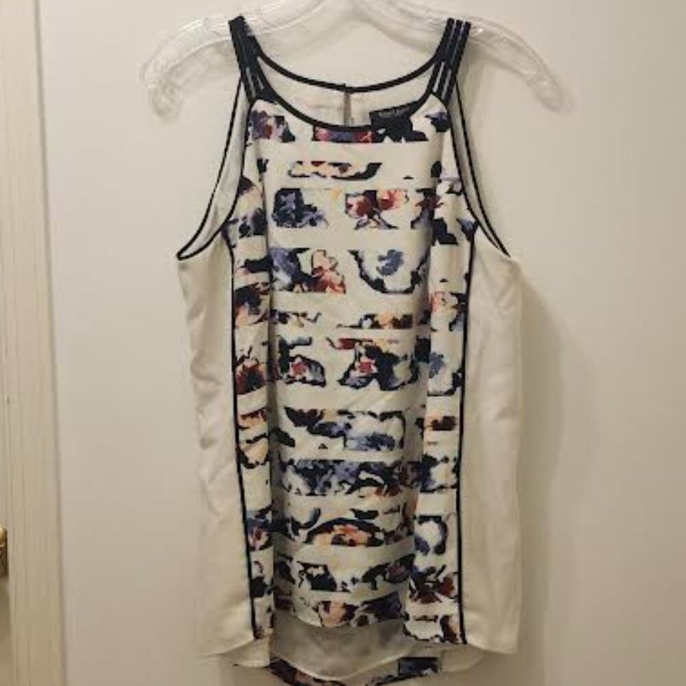 WHITE HOUSE BLACK MARKET | floral blouse